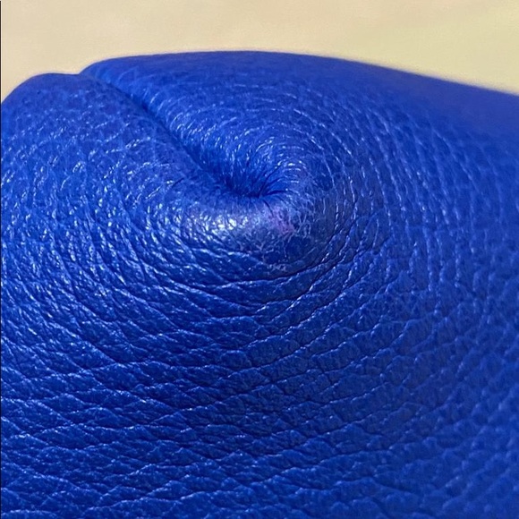 Authentic Burberry Baynard Leather Tote - Picture 14 of 16